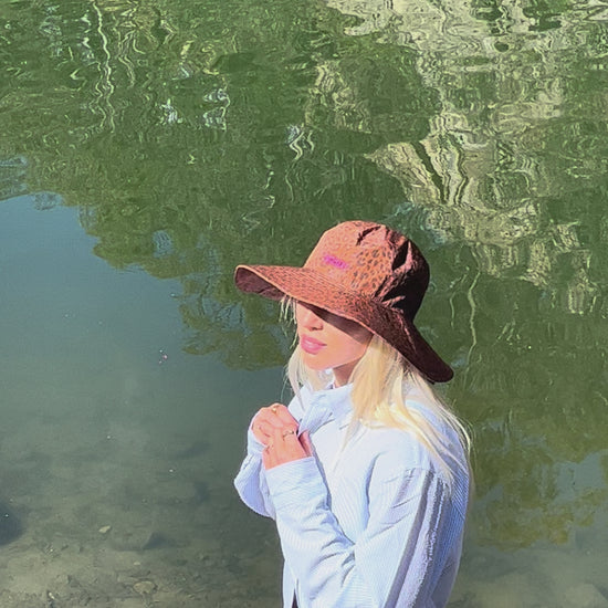 Sun Ray UPF50+ unisex seersucker beach shirt in blue and white stripe and leopard wide brim hat